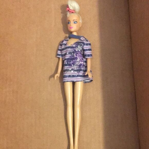 2008 chic Doll - Picture 2 of 9